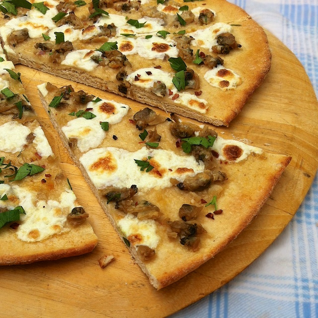 White Clam Pizza Pie | Teaspoonofspice.com